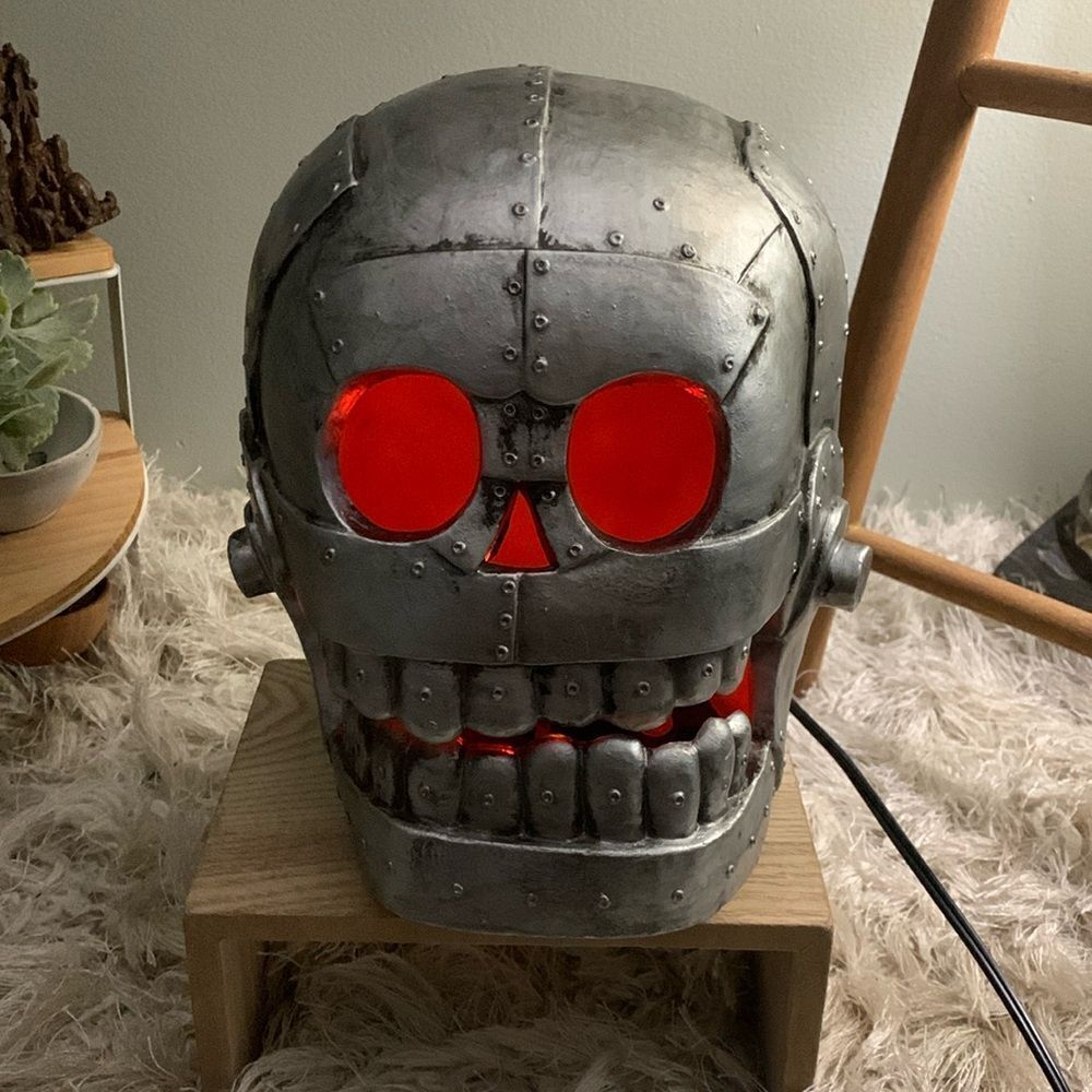 Halloween Spooky Glowing Skull Decor
Steampunk Metal Look Plastic‎